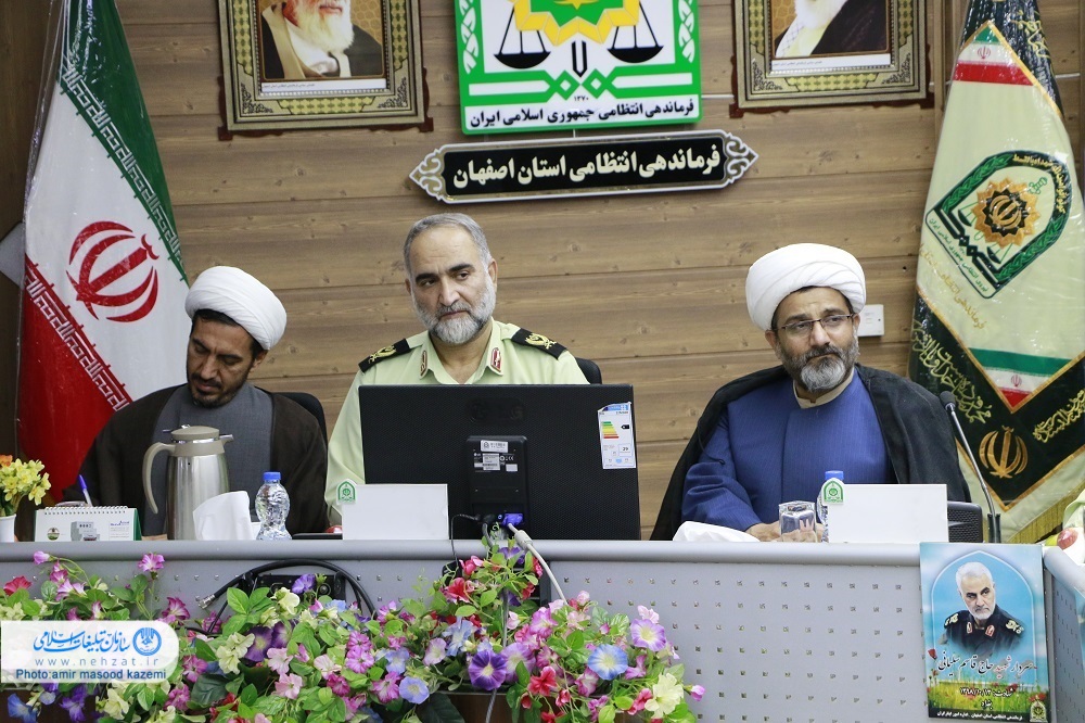 حضور مدیر کل تبلیغات اسلامی استان به همراه مسئولین تشکل‌های دینی در فرماندهی نیروی انتظامی