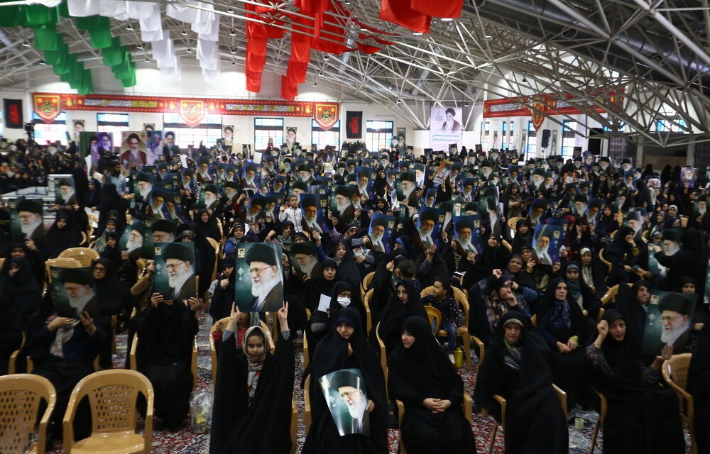 بیعت بانوان اصفهانی با ولایت در سالروز قیام پانزده خرداد ۱۳۴۲