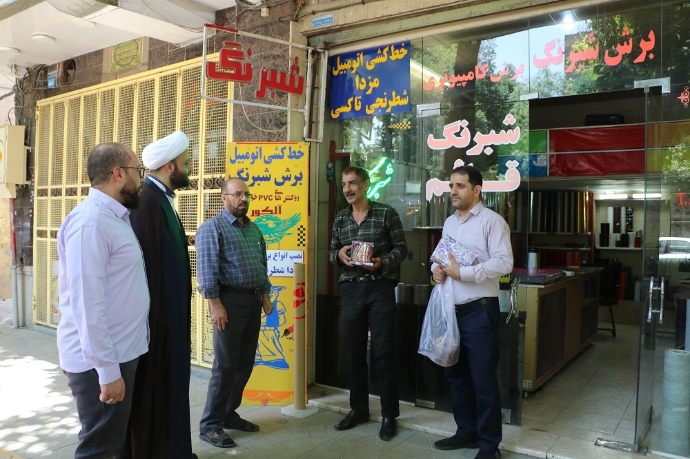 گپ و گفتگوی دوستانه با کسبه و مغازه داران