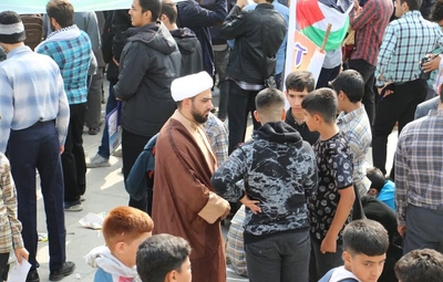 طلاب و روحانیون اصفهانی در راهپیمایی ۱۳ آبان شرکت کردند