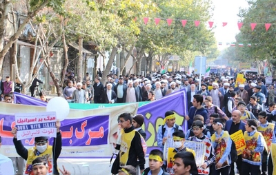 طلاب و روحانیون اصفهانی در راهپیمایی ۱۳ آبان شرکت کردند