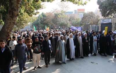طلاب و روحانیون اصفهانی در راهپیمایی ۱۳ آبان شرکت کردند
