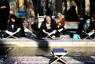 جزء‌خوانی قرآن کریم در چهارباغ اصفهان در حال برگزاری است