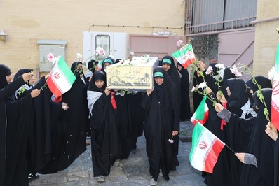 مراسم استقبال از پیکر مطهر شهید گمنام  در دبیرستان صدراي اصفهان