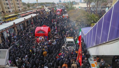 مراسم تشییع شهدای گمنام با حضور هیئات مذهبی و مردم متدین و انقلابی شهر اصفهان
