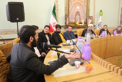 نشست صمیمانه مدیر کل تبلیغات اسلامی اصفهان با مداحان جوان این شهربرگزار شد