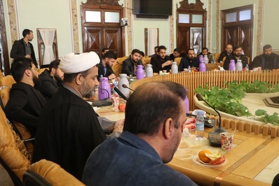 نشست صمیمانه مدیر کل تبلیغات اسلامی اصفهان با مداحان جوان این شهربرگزار شد