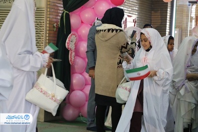 جلوه‌های ویژه همایش دخترانه جشن فرشته‌ها در نماز خانه دانشگاه آزاد اسلامی خوراسگان