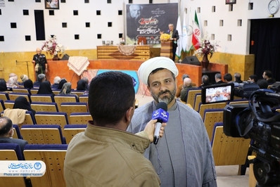 آیین رونمایی از کتاب «جاده گل سرخ» و تجلیل از خسرو احتشامی