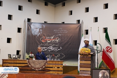 آیین رونمایی از کتاب «جاده گل سرخ» و تجلیل از خسرو احتشامی