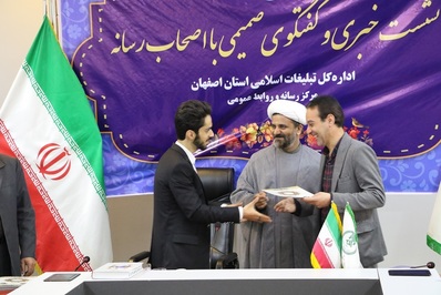 از خبرنگاران و اصحاب رسانه فعال تجلیل به عمل آمد