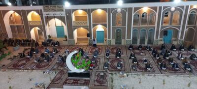 برگزاری مراسم جزءخوانی قرآن کریم در میدان تاریخی حاج امین آران و بیدگل