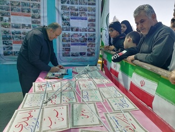 استقبال گسترده از بخش خوشنویسی صلواتی غرفه روز قدس