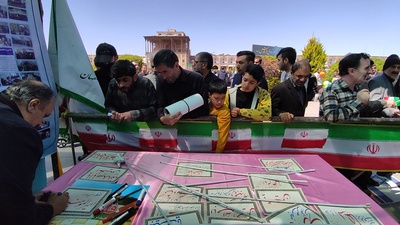 استقبال گسترده از بخش خوشنویسی صلواتی غرفه روز قدس