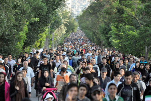 همزمان با سالروز میلاد پیامبر رحمت، حضرت محمد مصطفی (ص)، مراسم شادپیمایی امت احمد با حضور پرشور مردم در همدان