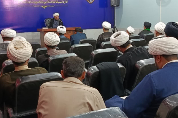 نشست هم‌اندیشی با ائمه جماعات مساجد آبادان برگزار شد