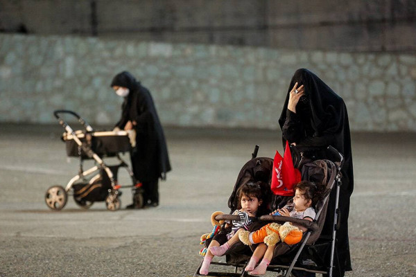 在保持社交距离的情况下举行伊玛目侯赛因（愿他安息）的悼念活动