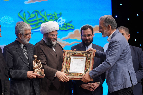 كارن همايونفر يُختار شخصية العام الفنية