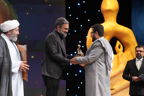 卡伦·霍马云法尔被评为年度艺术人物