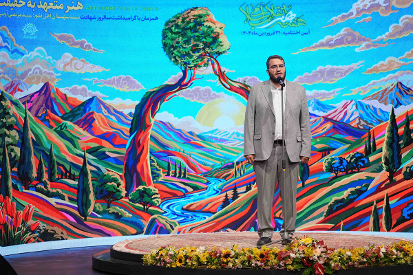 卡伦·霍马云法尔被评为年度艺术人物