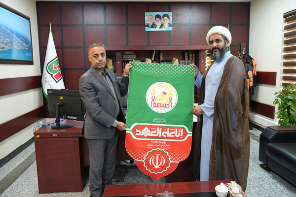 اهداء کتبیه «هم‌عهدی» به مدیرکل راهداری و حمل‌ونقل جاده‌ای بوشهر