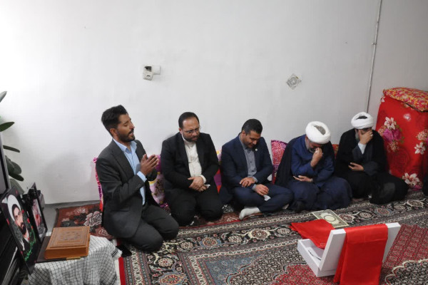 تکریم خانواده شهید طلبه شهید علیرضا ولی زاده