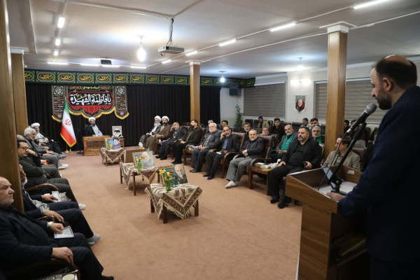 دیدار جامعه مداحان‌ و شعرای آئینی همدان با نماینده ولی فقیه در استان همدان