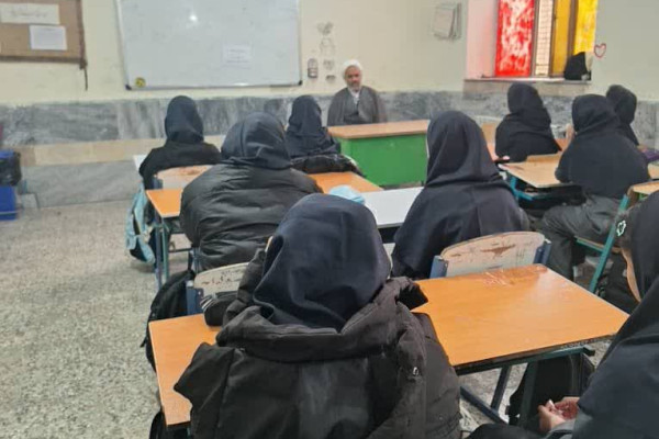 دعوت رئیس اداره تبلیغات اسلامی بدره از دانش آموزان برای اعتکاف