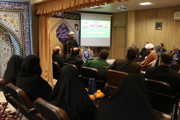 جلسه تصمیم گیری تشکلهای دینی اصفهان جهت حضور پرشور در مراسم 22 بهمن