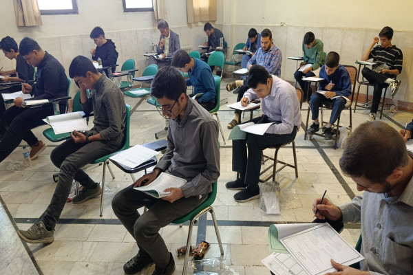 آزمون اعطای مدرک تخصصی به حفاظ قرآن کریم در استان اصفهان