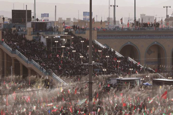 اقامه نماز بر پیکر رهبر شهید ایران