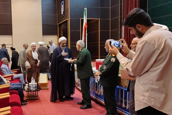 تجلیل از مبلغان و معلمان رزمنده؛ الگوهایی که جهاد علمی را با جهاد فرهنگی درآمیختند