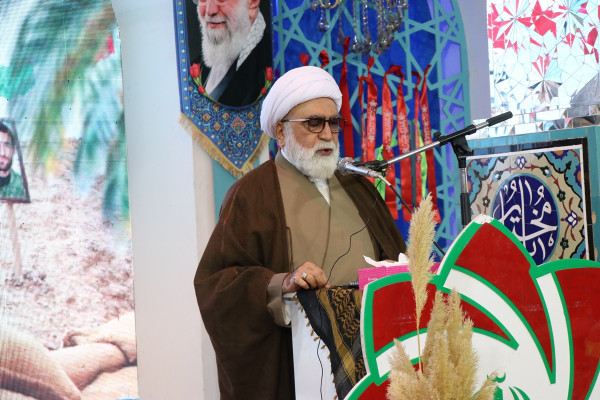 عزت ملت ایران در گرو پایداری بر آرمان‌های شهدا است